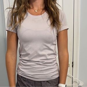 Lululemon swiftly tech 2.0 in lavender dew (size 6)